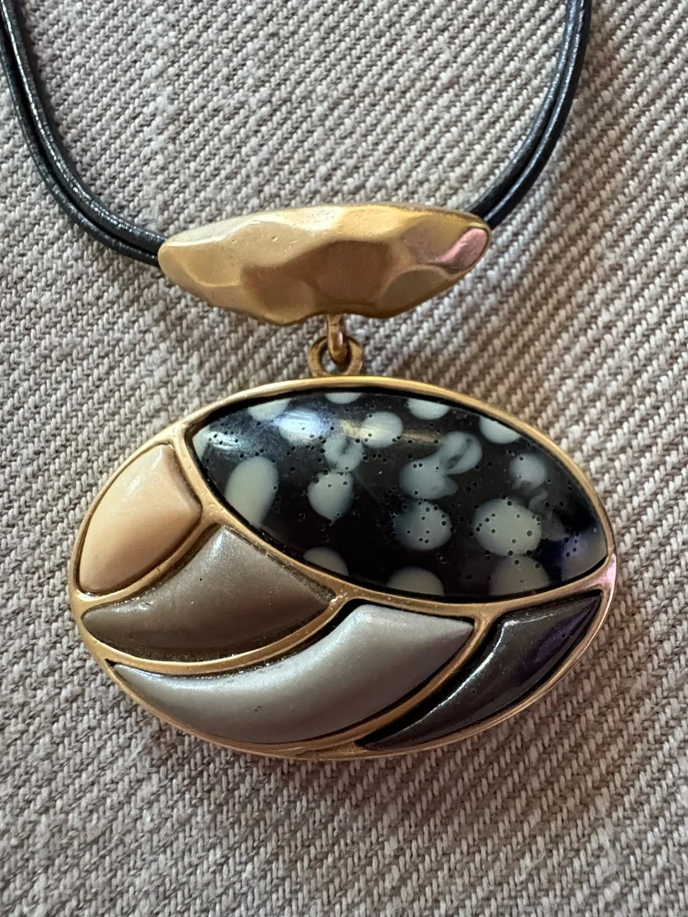 Chico’s hammered gold tone mixed stone look pendant on cord necklace